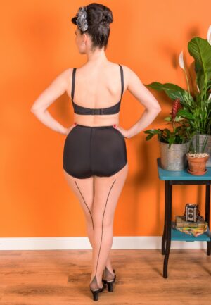 Panty met retro naden in nude