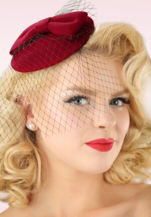 Candice hoed in rood
