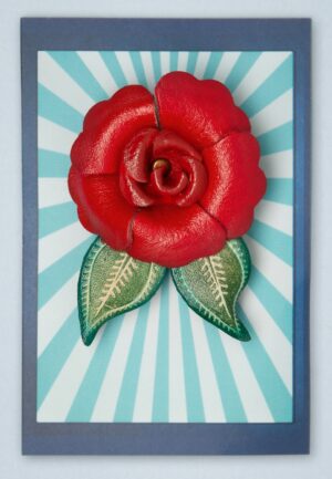 Sleutelbloembroche in rood