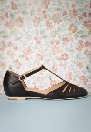 Singapore t-strap flats in zwart
