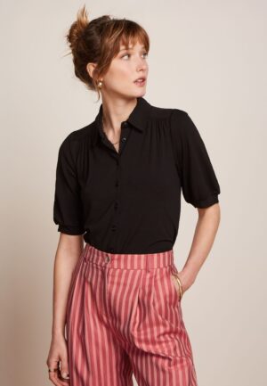 Carina lichte EcoVero viscose blouse in zwart