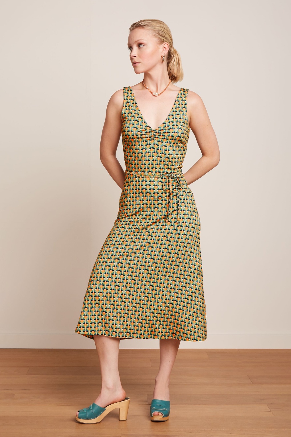 Anna Nova jurk in shell oranje