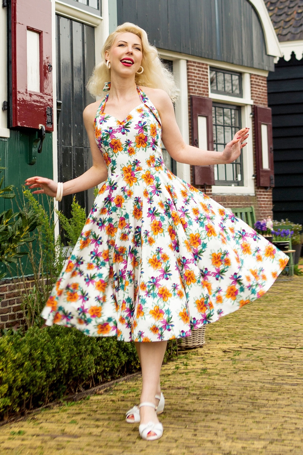 Bettie Tropical Flower swing jurk in wit en multi