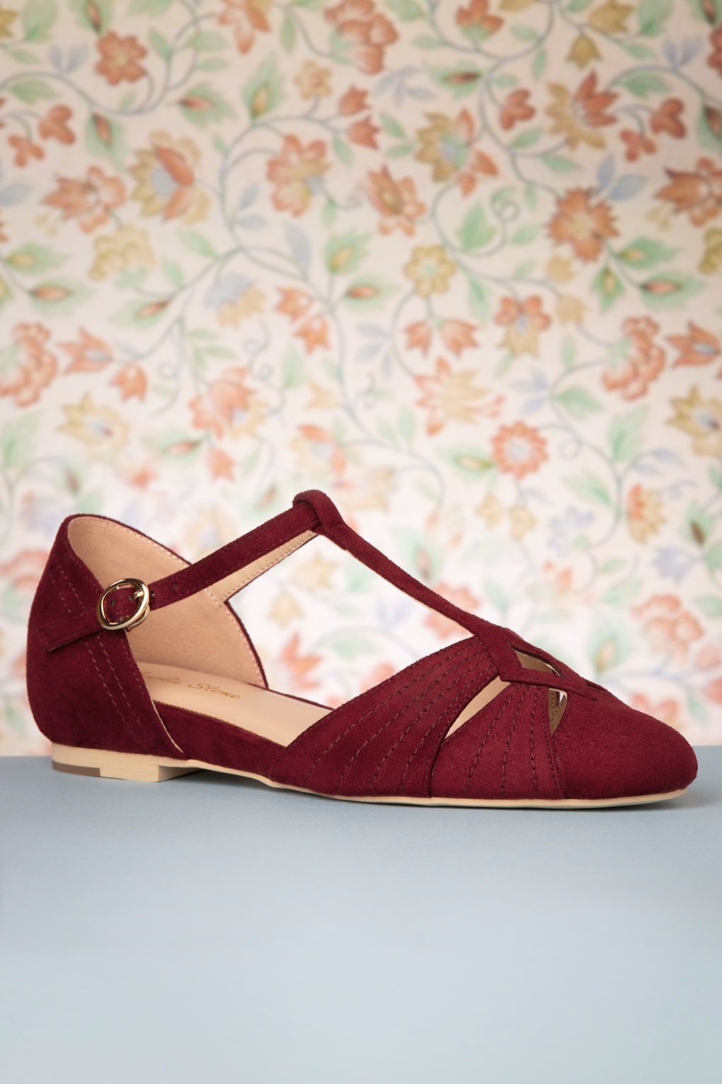 London t-strap flats in wijnrood