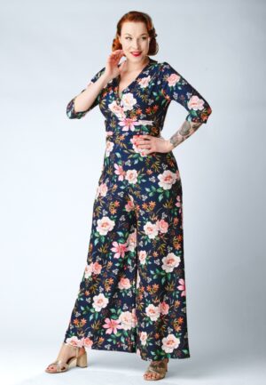 Topvintage exclusive ~ Savannah Floral and Berry jumpsuit in marineblauw