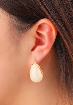 Pearly Drop Shaped oorbellen in wit