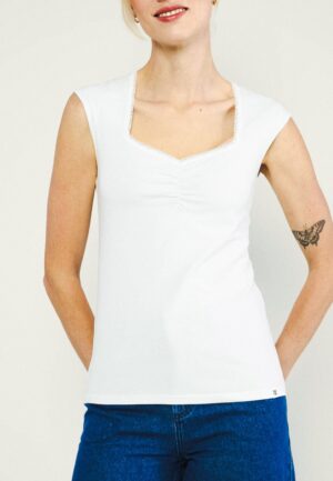 Let Romance Rule top in Rule Blanc wit