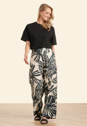Monotropical pantalon met wijde pijpen in gebroken wit en zwart