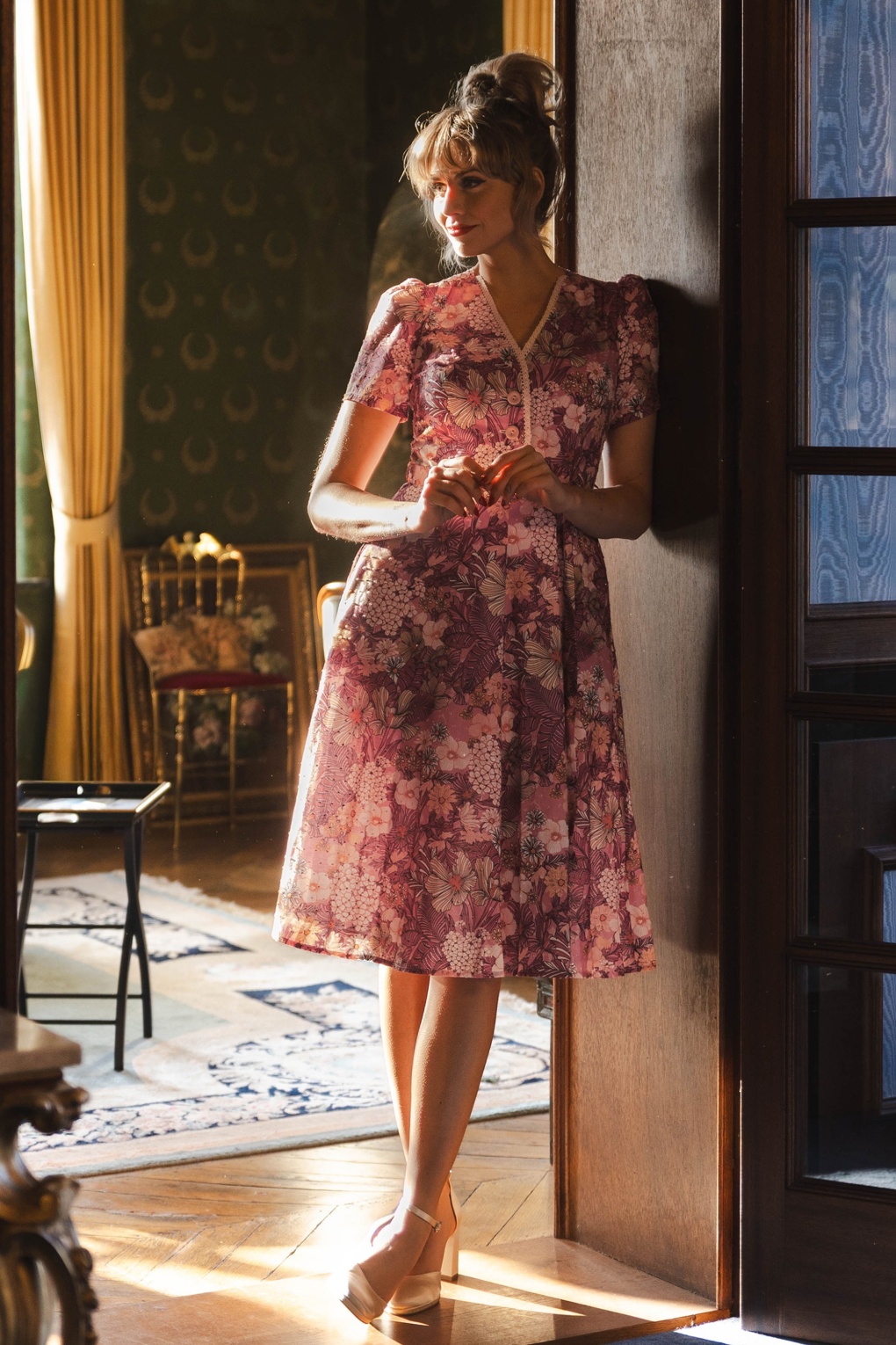 Magnolia Mucha Flowers Plumeti midi jurk in roze