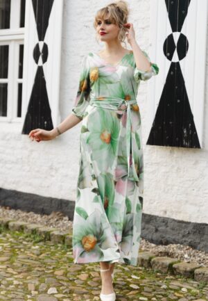 Petal Promise maxi jurk in gebroken wit en multi
