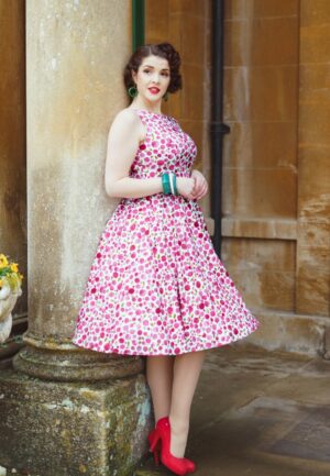 Rosy Petal swing jurk in wit en framboosrood