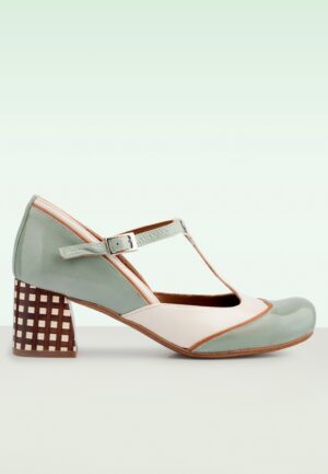 Salvia T-strap pumps in pastelblauw en crème