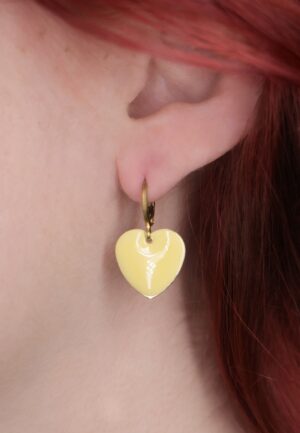 Heart oorbellen in buttercup geel