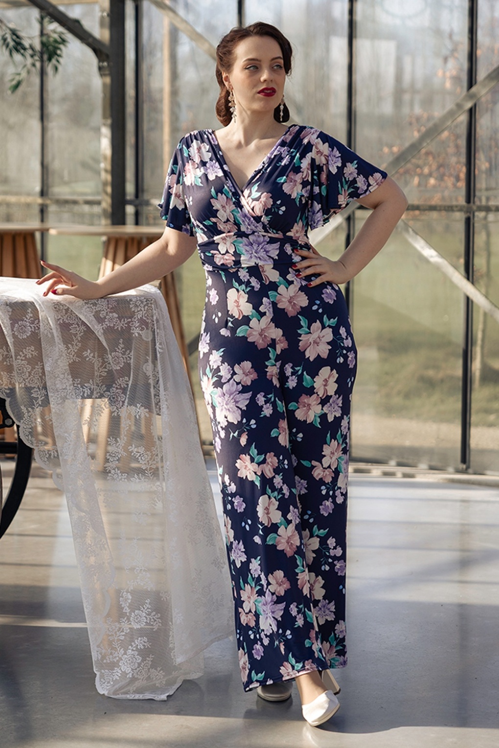 Topvintage exclusive ~ Petal Parade jumpsuit in marineblauw