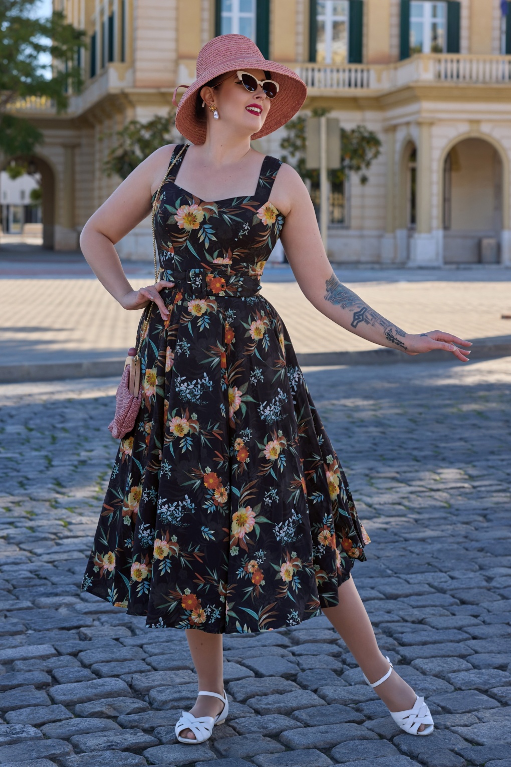 Maiwenn Lou floral swing jurk in zwart