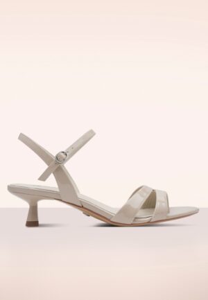 Tessa Kitten Heels lak sandaaltjes in beige