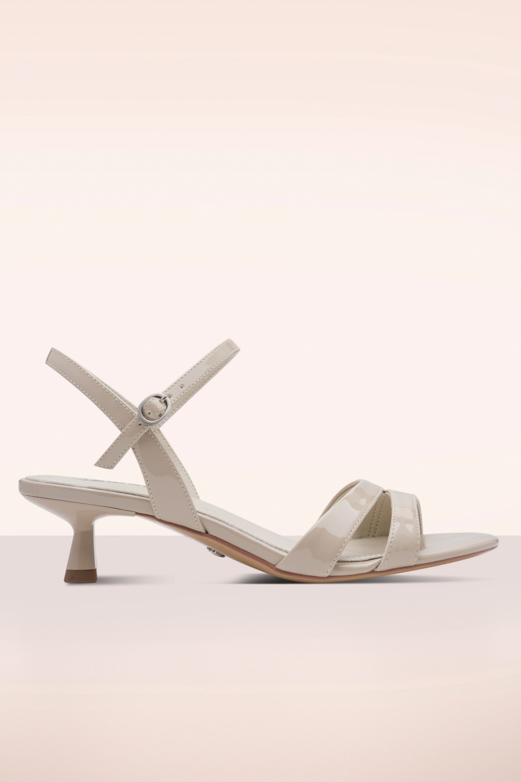 Tessa Kitten Heels lak sandaaltjes in beige