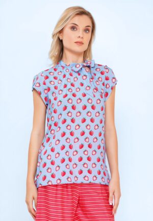 Anna Strawberry blouse in lichtblauw