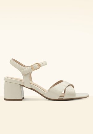 Elegant Ease lak sandaaltjes in crème