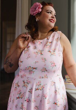Topvintage Exclusive ~ Cindi Floral swing jurk in zachtroze