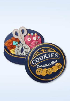Cookie Tin Secrets broche