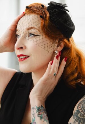 Marilyn Fascinator in zwart