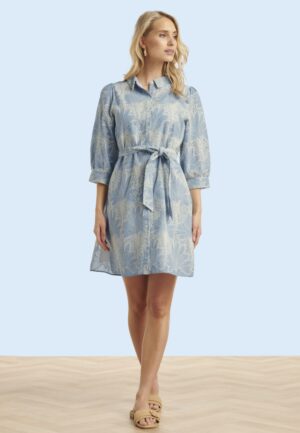 Lina broderie anglaise jurk in lichtblauw en gebroken wit