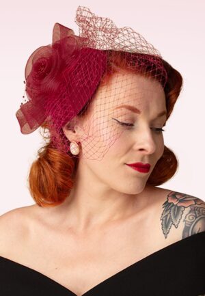 Royal Bloom fascinator in framboosrood
