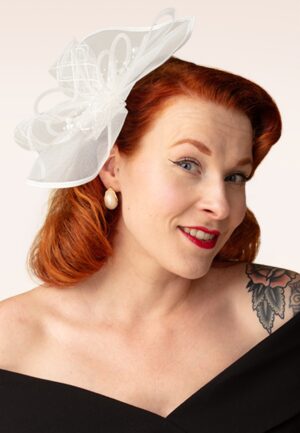 Mayfair Muse fascinator in crème