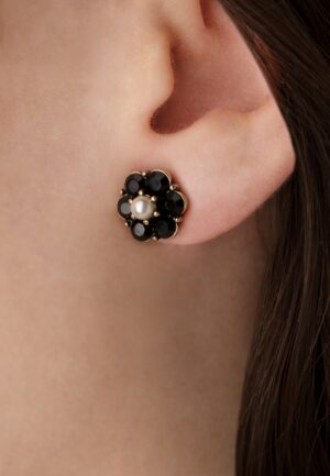 Small Jet Flower Stud oorbellen in zwart
