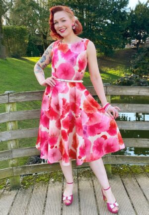 Topvintage exclusive ~ Adriana Floral swing jurk in roze