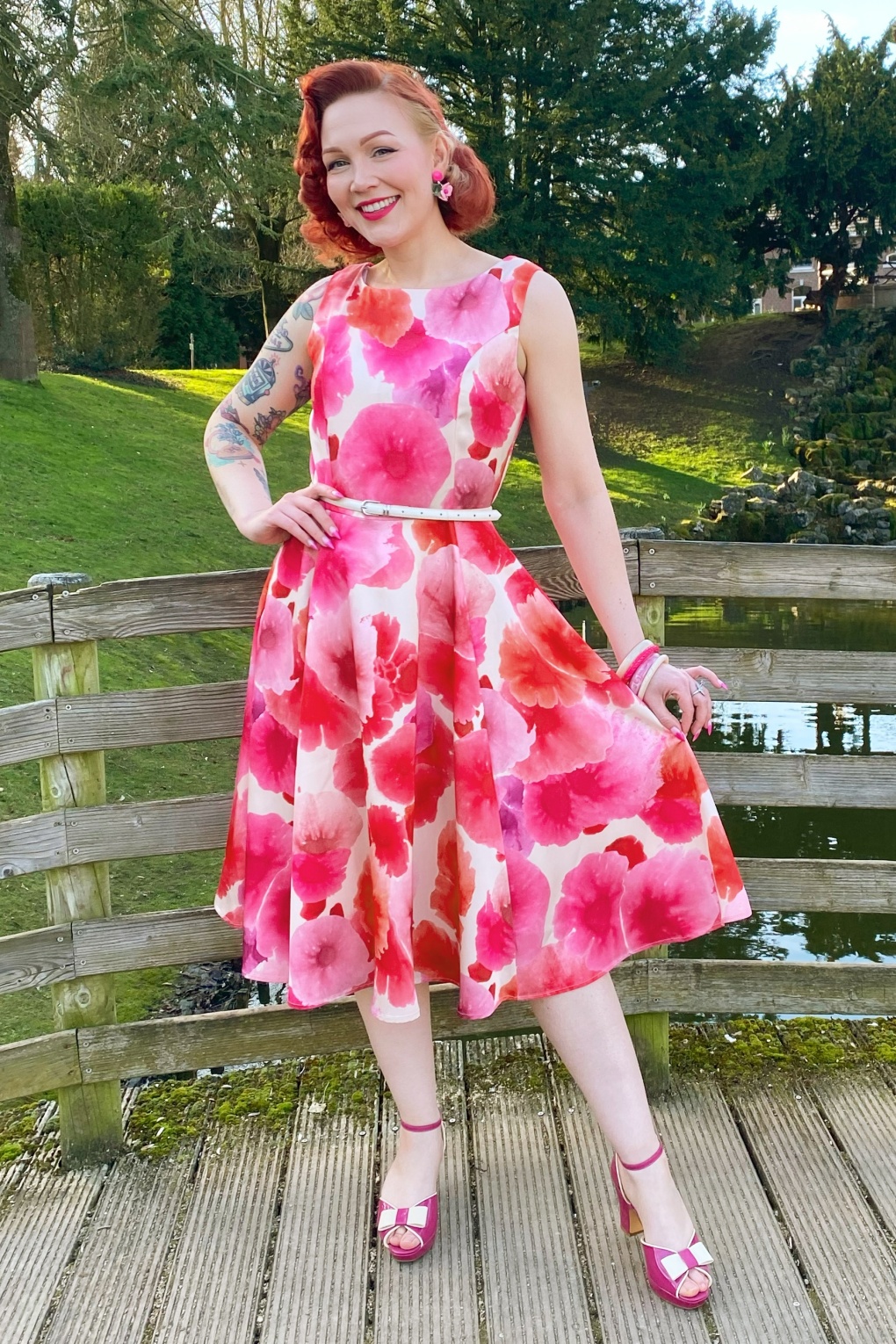 Topvintage exclusive ~ Adriana Floral swing jurk in roze