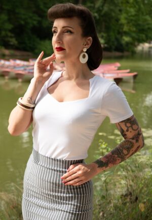 Topvintage exclusive ~ Aurora Diamond Neck top in wit