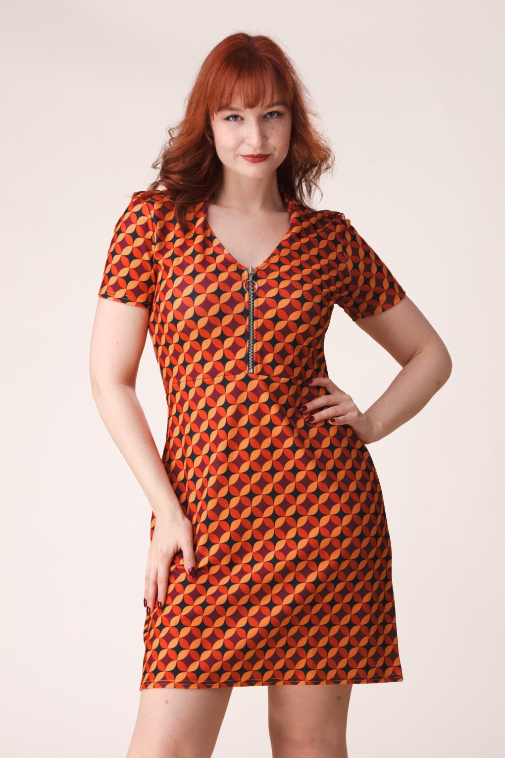 Topvintage exclusive ~ Daisy Geo Retro jurk in oranje en zwart