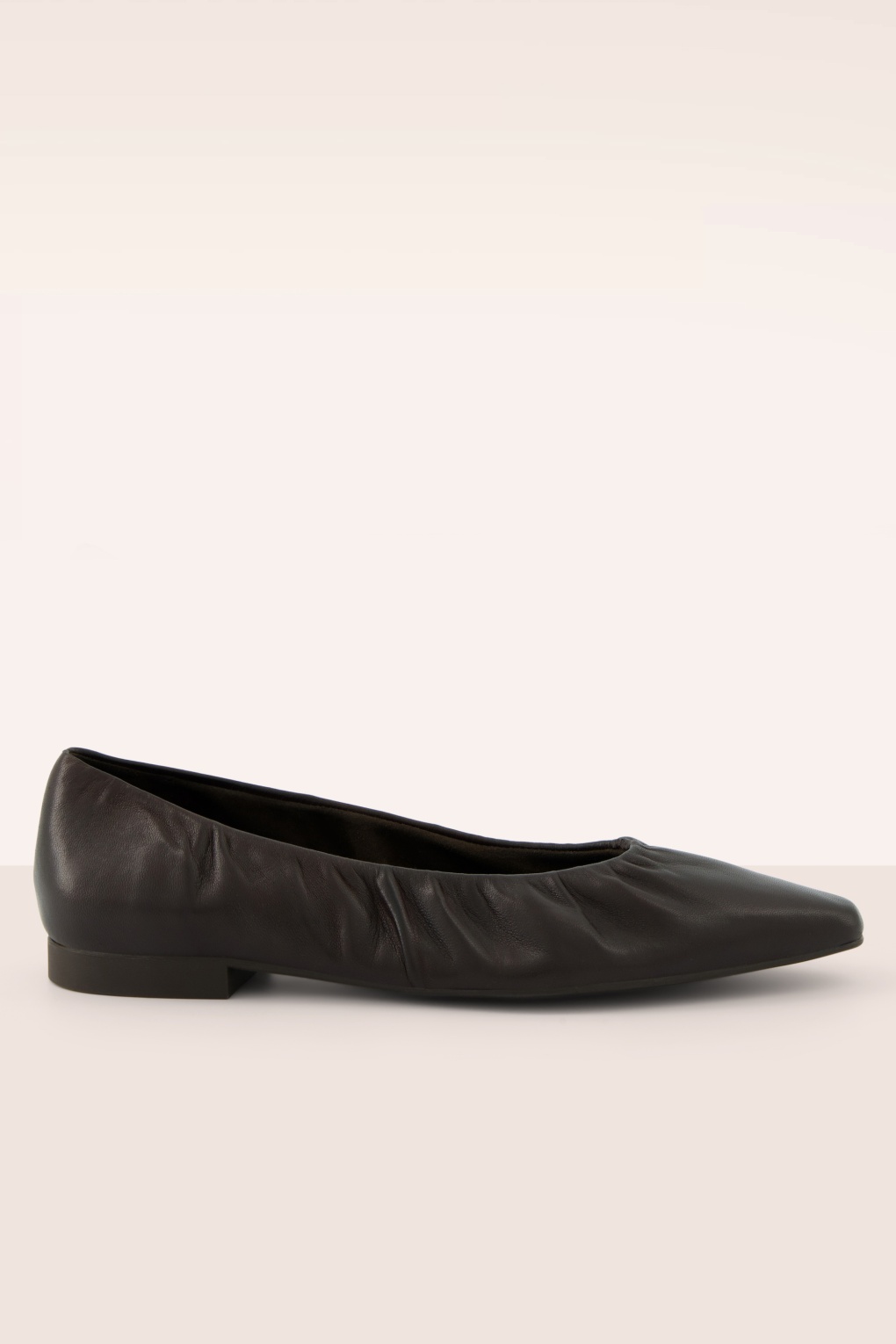 Charlotte Pointed flats van leder in donkerbruin